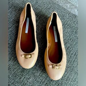 Diane von Furstenberg woman’s Ballet flats in size 8 in gently used condition